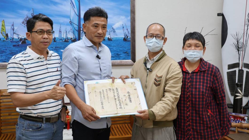 找到「林玉魁」了!82年前泛黃畢業證書 蘇澳公所物歸原主
