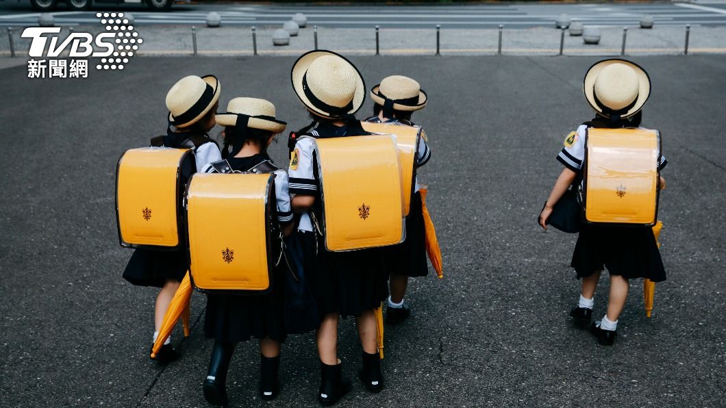 日小學「忽傳猛烈惡臭」50人緊急送醫 學童:像瓦斯外洩