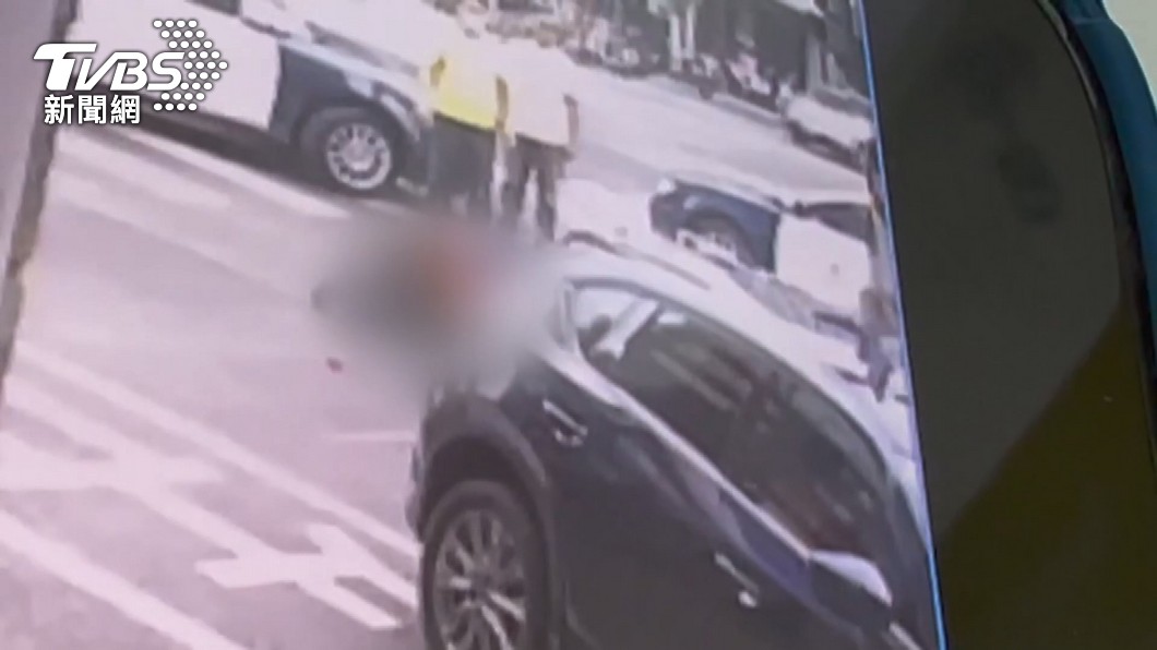 母女走斑馬線被撞女童不治 父悲痛盼討公道