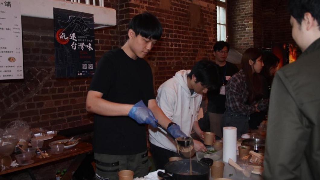 倫敦台灣小吃節吸引數千人 品嚐滷肉飯、珍奶、鹽酥雞