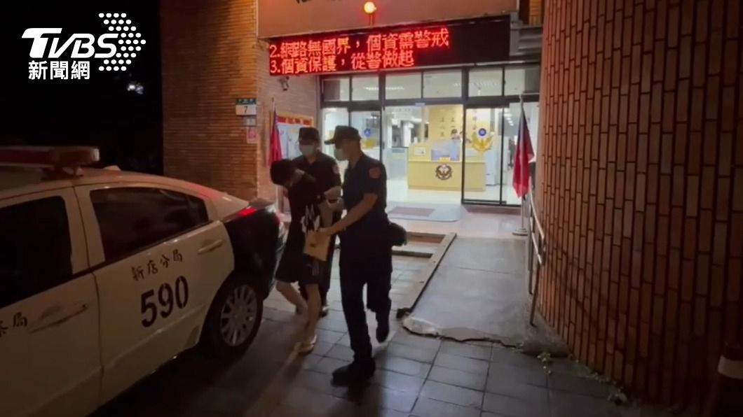 警方將施暴的周男移送法辦。(圖/TVBS)