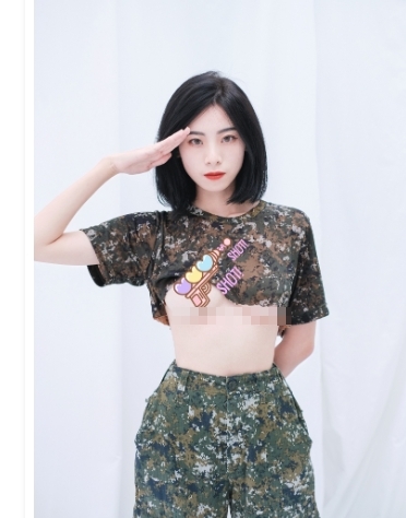 前八軍團女輔導長內內進軍SWAG。(圖/翻攝內內網站)