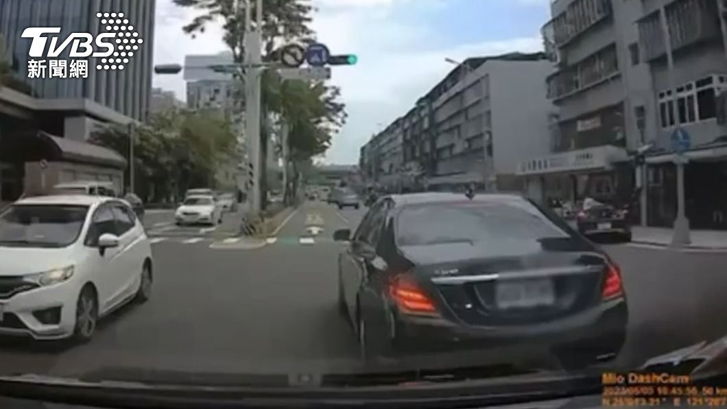 二車追撞不酒測也不開單!男控吃案 警秀影片狠打臉