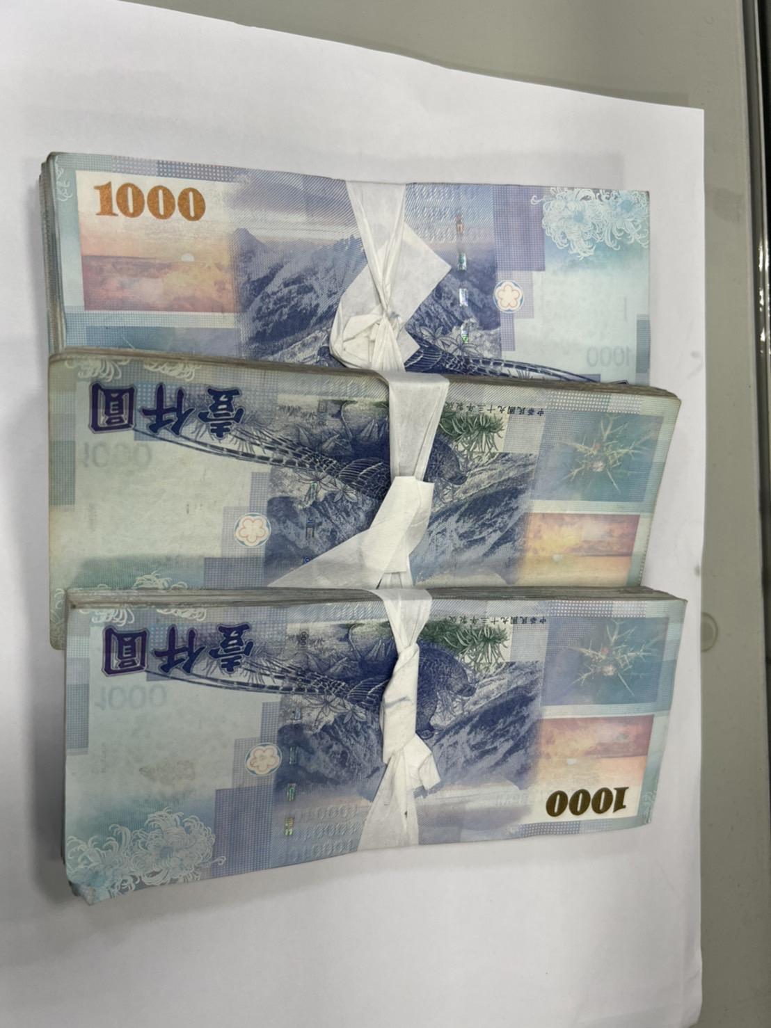 男子的50萬現金被偷。(圖/警方提供)