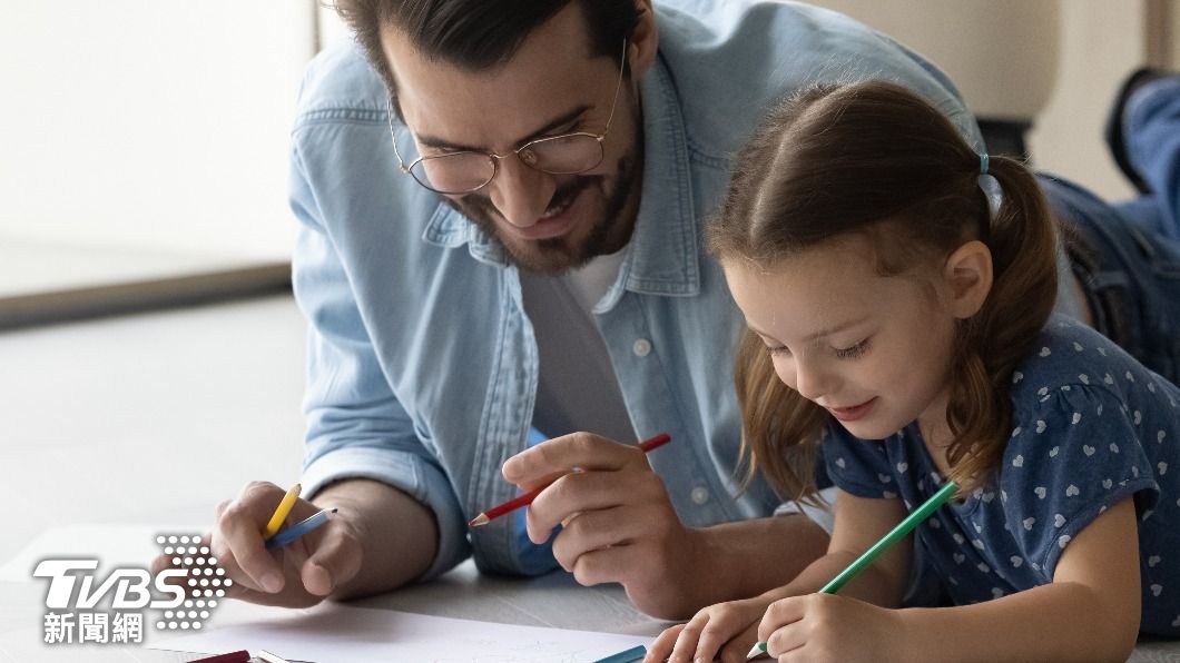 孩子多半冠父姓。（示意圖／shutterstock達志影像）