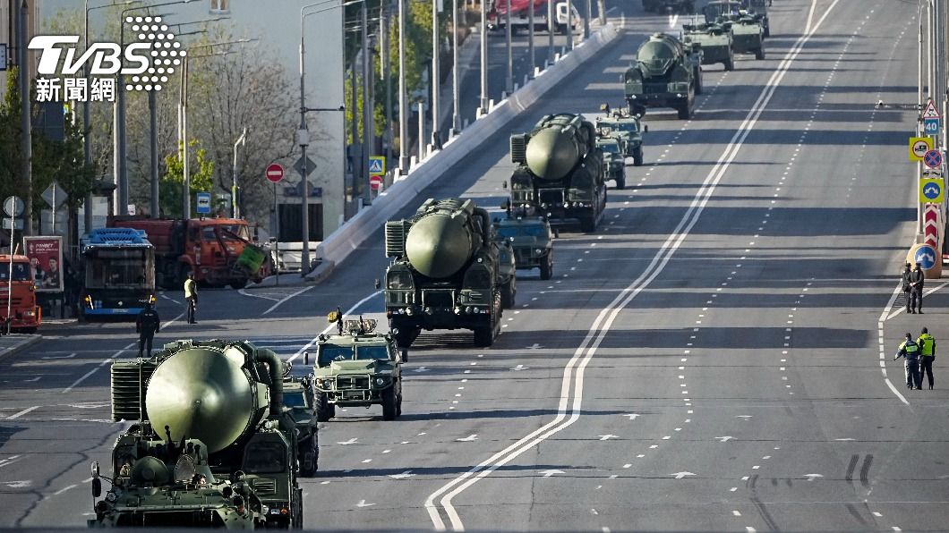 俄羅斯出動百餘種軍武裝備,像是S400防空飛彈、伊斯坎德爾M型,展現其強大軍事威力。(圖/達志影像美聯社)