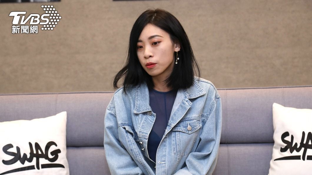 內內在鏡頭前侃侃而談。（圖／謝佩樺攝）