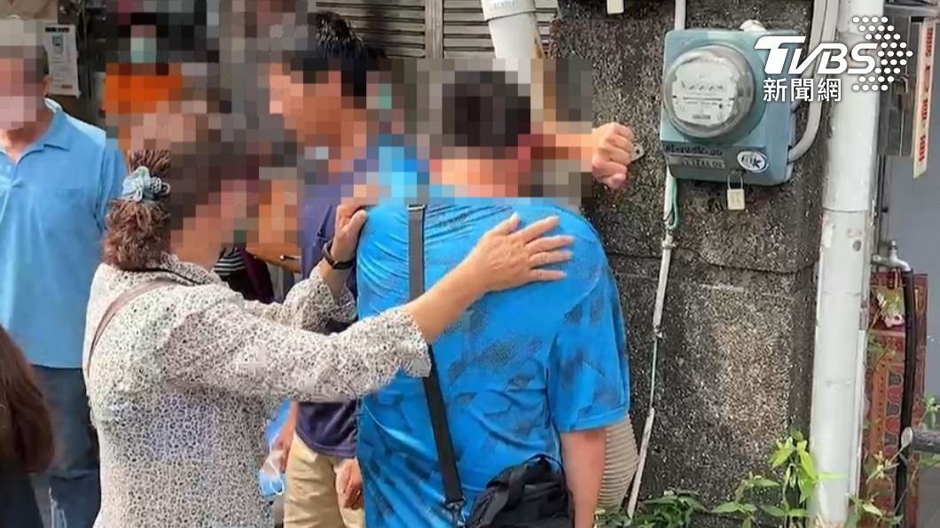 余男見狀直接淚崩。(圖/TVBS)