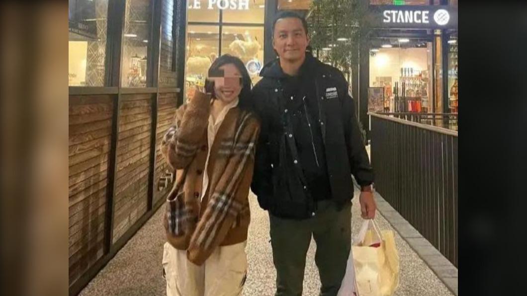 先前有網友稱在美國遇到吳彥祖,卻讓人驚呼「髮際線退好多」。(圖/翻攝自微博)