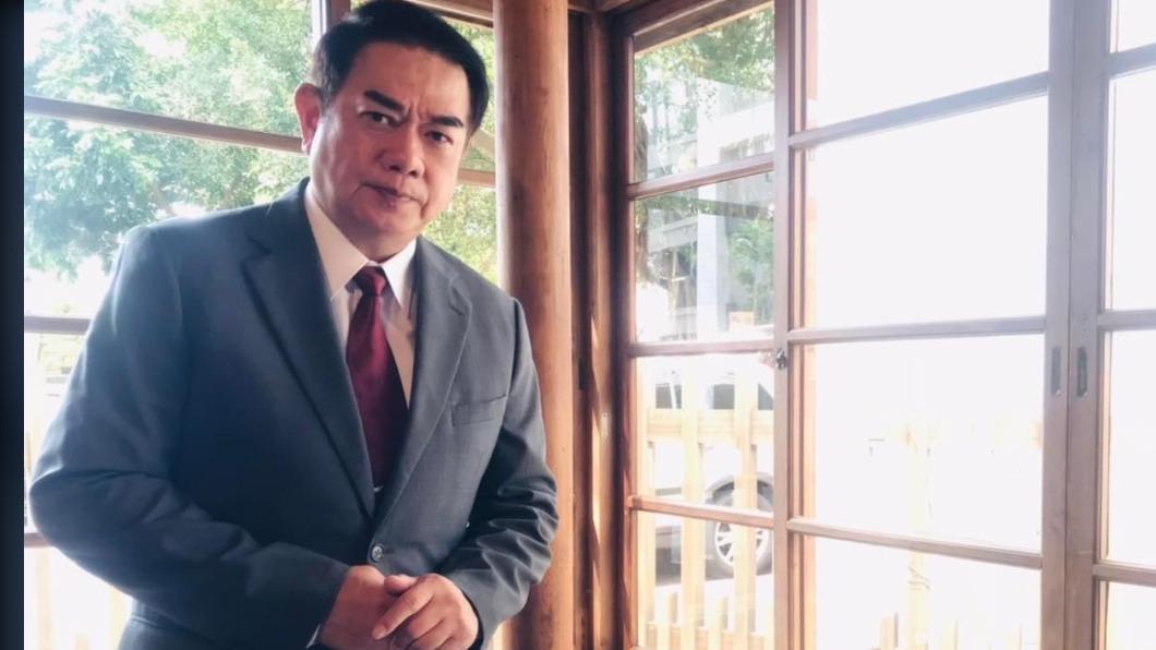 張銘杰前年因心臟不正常放電,動刀時一度被醫師宣告「心臟停了」。(圖/翻攝自張銘杰粉絲團臉書)