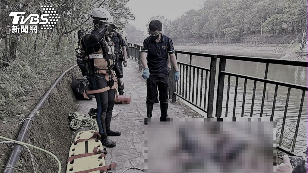男子被拉上來時已明顯死亡。(圖/TVBS)