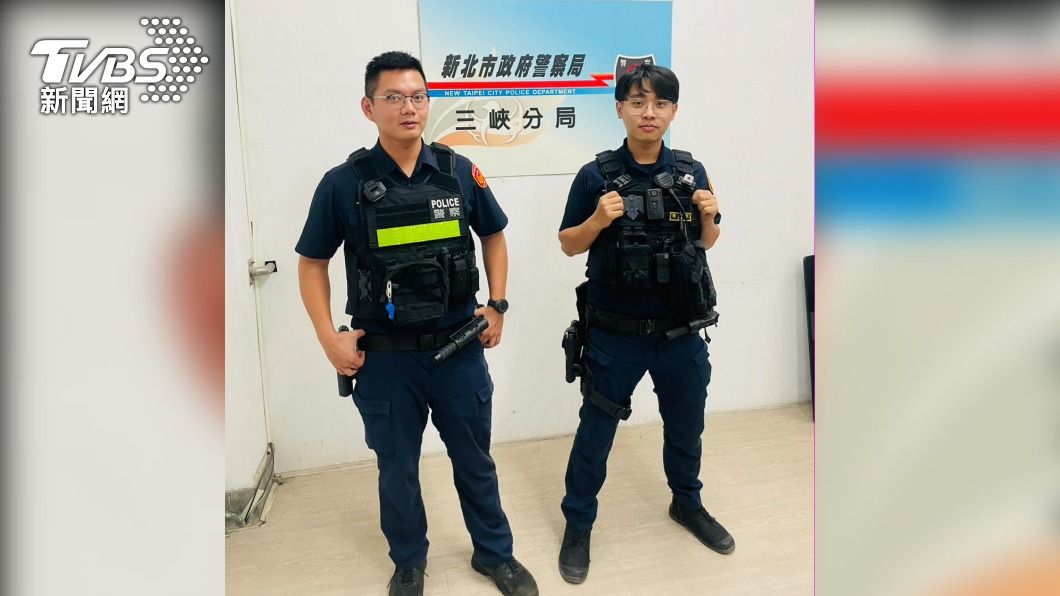 三峽警分局鶯歌派出所警員胡傑森(左)、劉呈樟。(圖/TVBS)