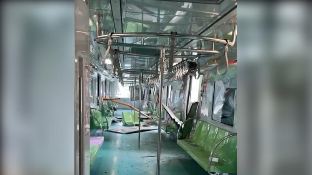 車廂內座椅東倒西歪。(圖/翻攝自網路)