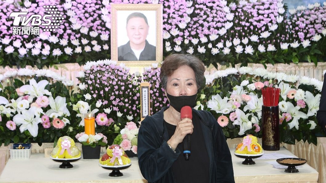 宗華遺孀淚崩致詞。(圖/張哲鳴攝)