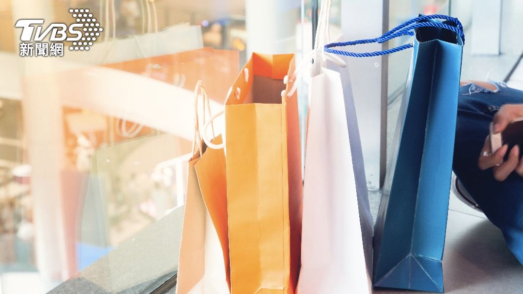 網友表示,偶爾才會到平價服裝店買衣服。(示意圖,與事件無關/shutterstock達志影像)
