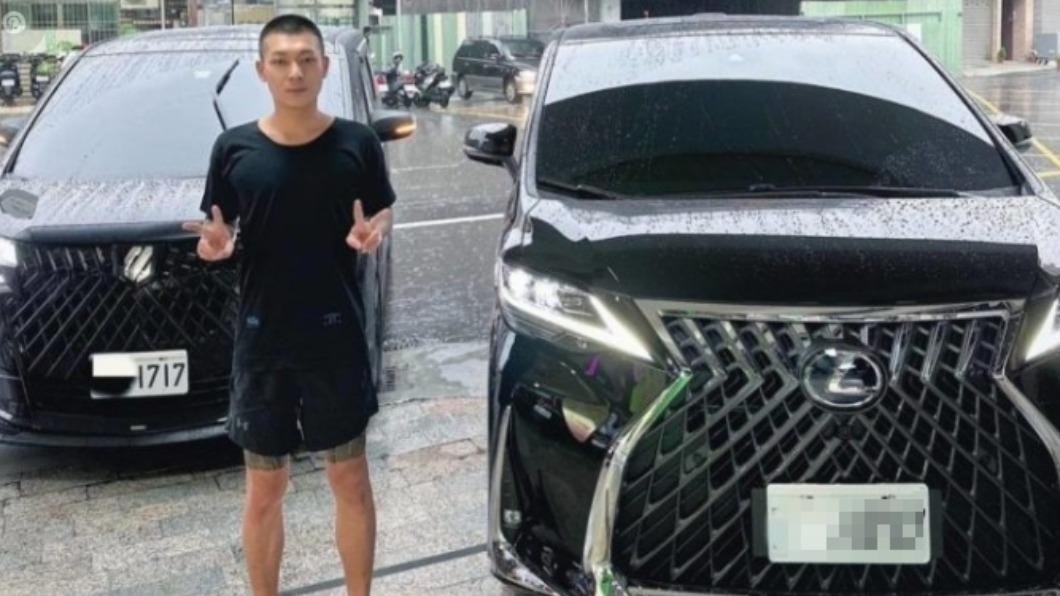 鳳梨鼠薯也有Lexus LM。(圖/翻攝自鳳梨吳泓逸臉書)