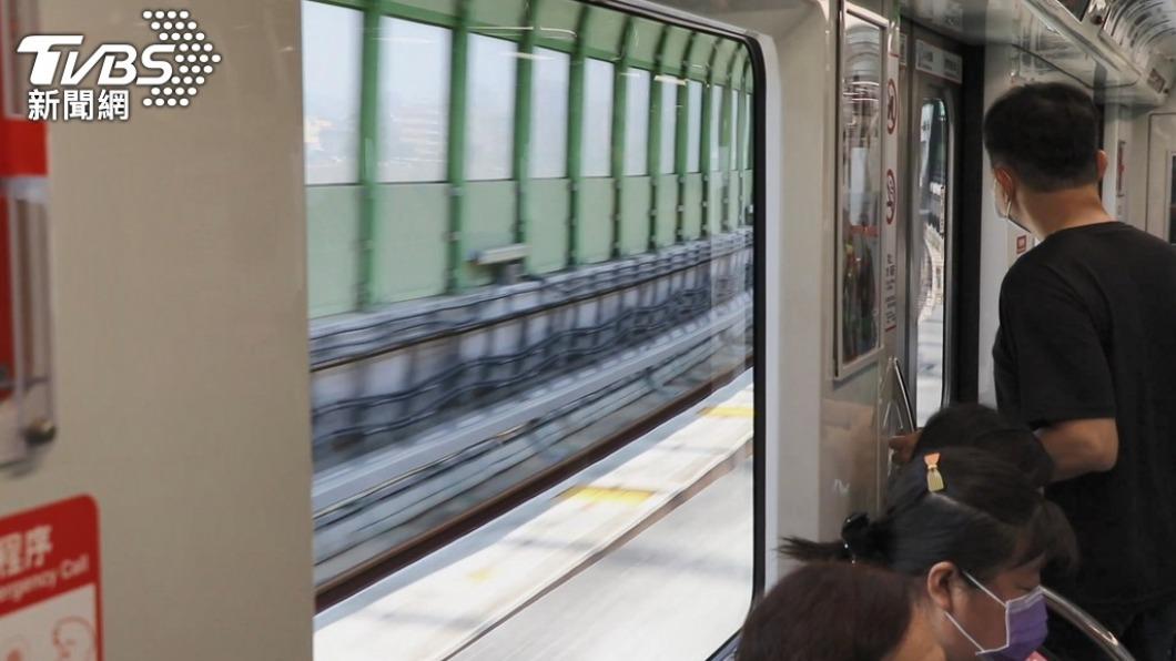 事故車廂拖回機廠　台中捷運今全線恢復正常運行