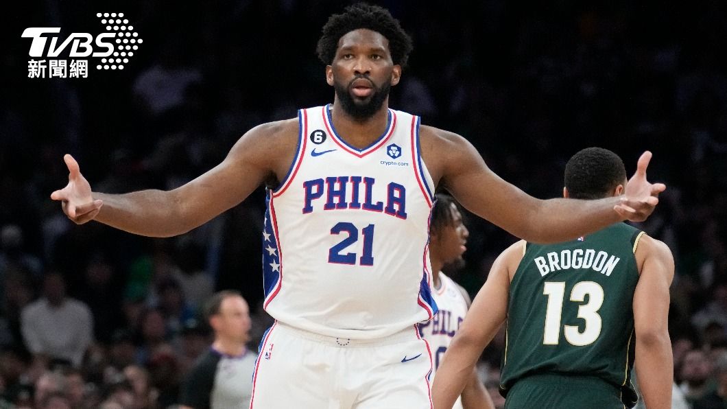 恩比德不僅獲得MVP,也入選年度第一隊。(圖/達志影像美聯社)