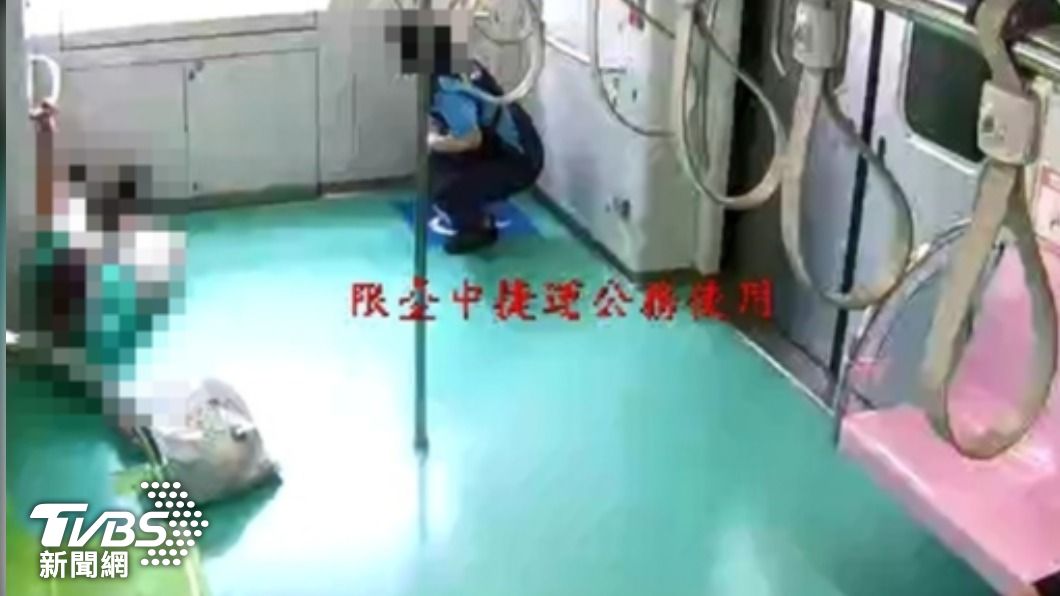 12:27:42 車內旅客開始有防護動作。(圖/中捷提供)