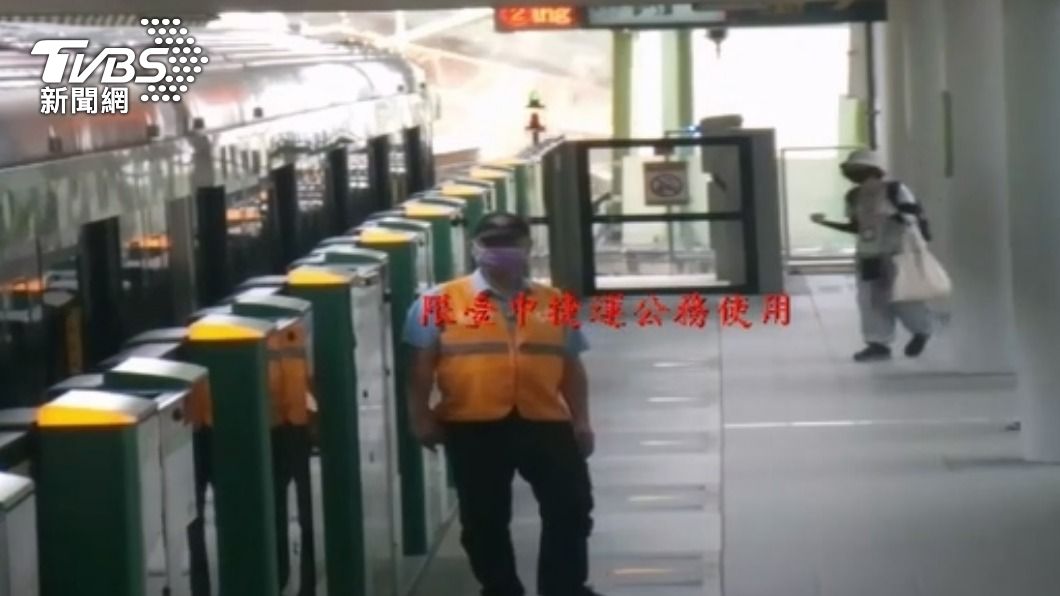 吊臂掉落時,列車才剛進站。(圖/台中捷運公司提供)