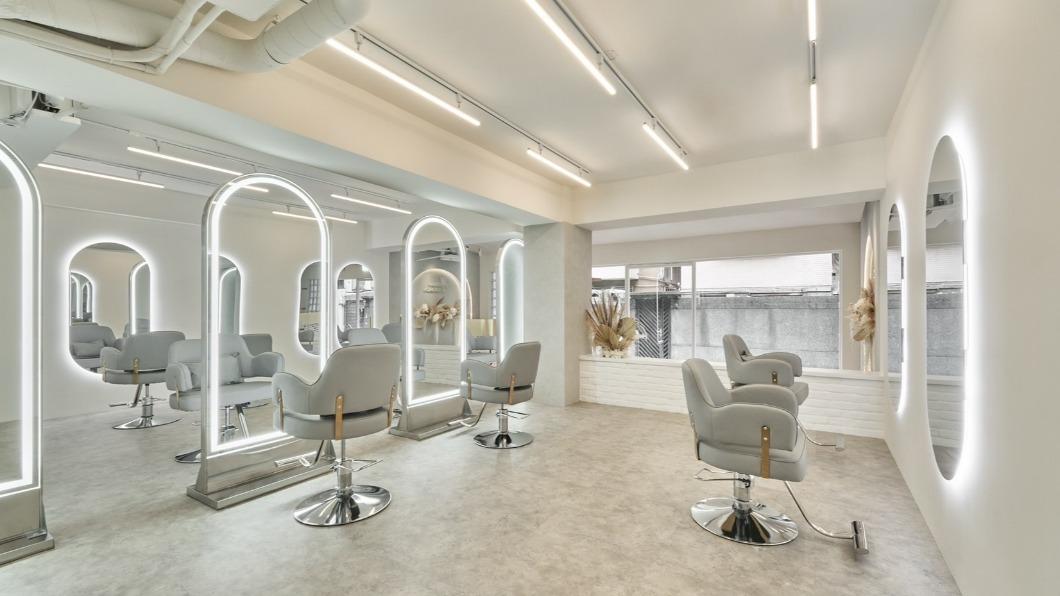 髮廊耗資500萬打造。（圖／APEX HAIR SALON提供）
