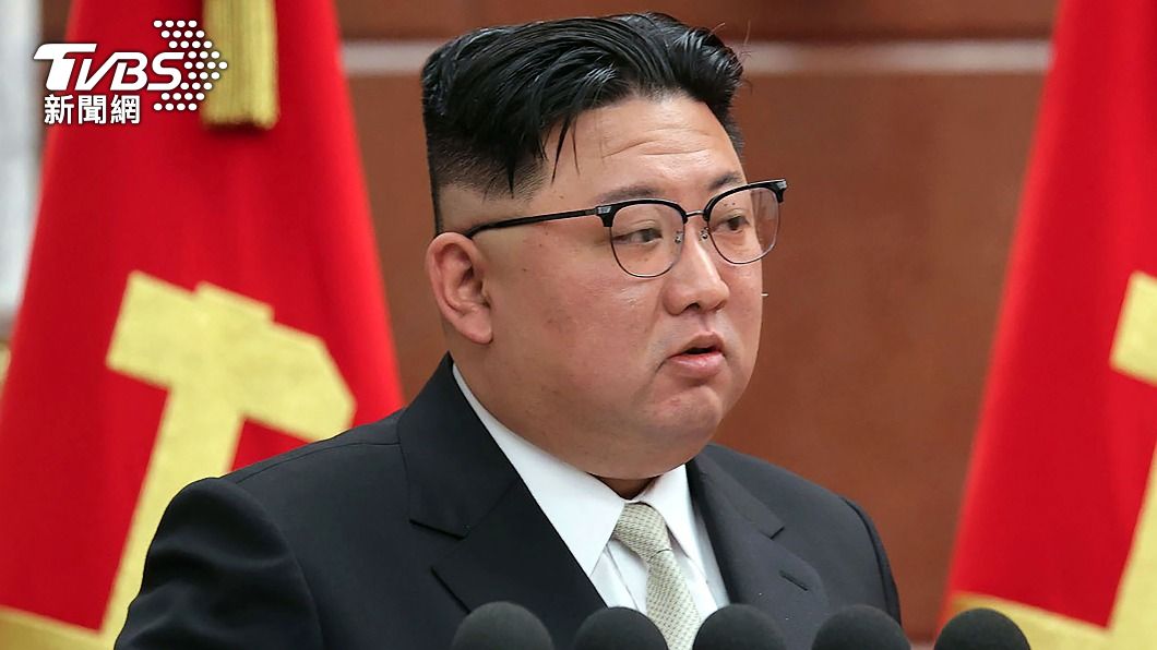北韓官媒紀錄片解釋，金正恩鼓勵學校改變教授英文的方式。（圖／達志影像美聯社）