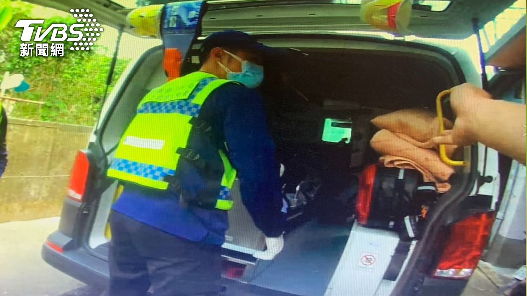 8旬翁持刀背襲!媳婦後頸額頭爆血 驚恐奔逃求救