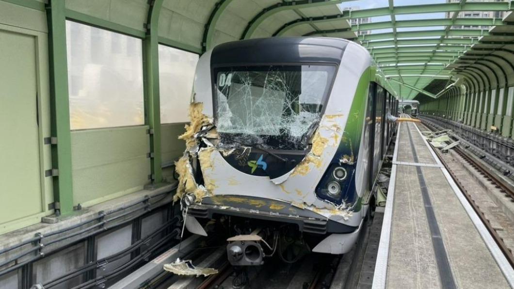 台中捷運列車車頭有偵障桿。(圖/翻攝自記者爆料網)