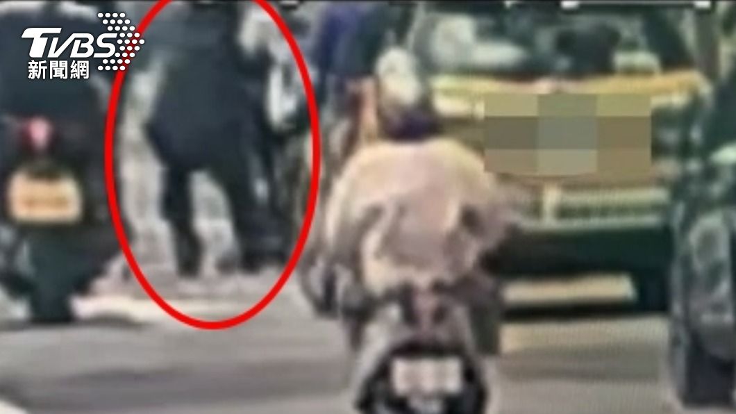 拍攝路口違停計程車!法律系男大生遭小黃運將尾隨、扯包