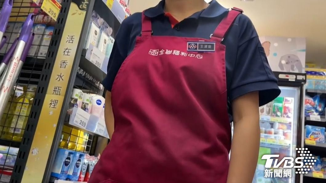 店員嘆，猴子昨天還在店裡排泄。（圖／TVBS）