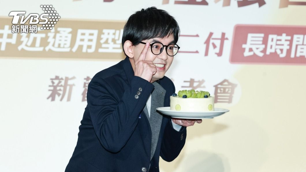 廠商特地準備蛋糕，提早祝福黃子佼的女兒黃玉米「1歲生日快樂」。（圖／趙世平攝）