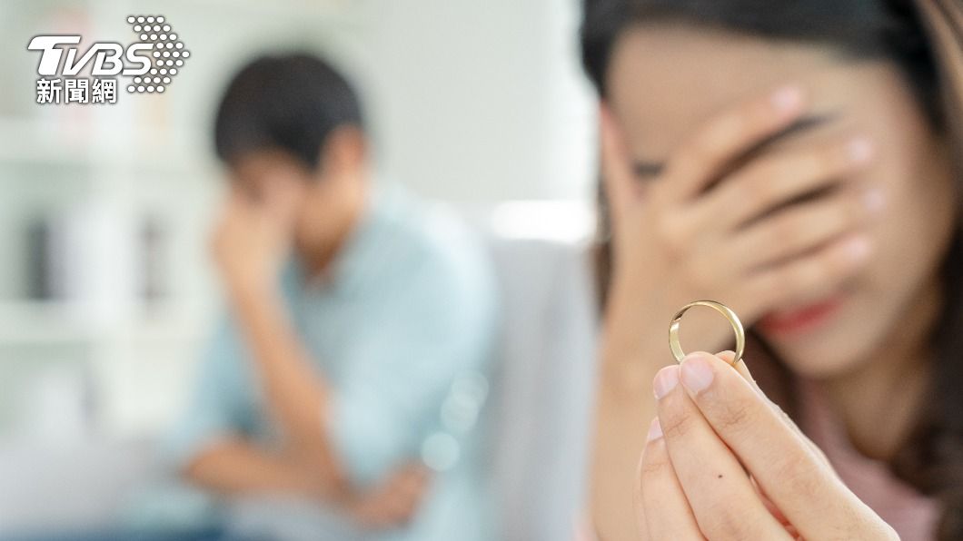 老公始終站在婆婆那邊，人妻心死離婚。（示意圖／shutterestock達志影像）