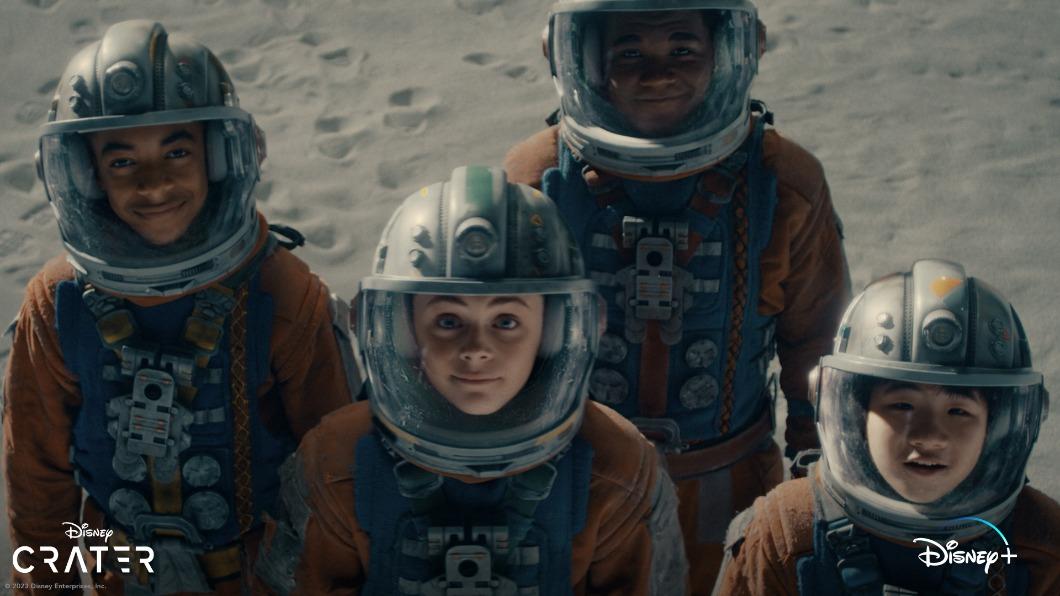 《月球奇幻旅》劇照。(圖/Disney+提供)