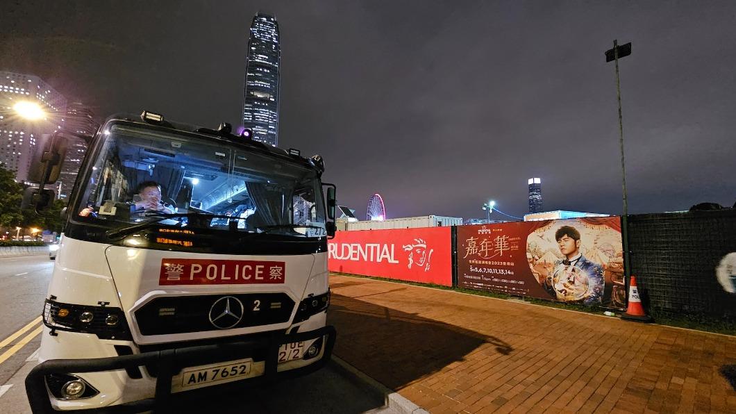 警察在現場維持秩序。(圖/香港01)