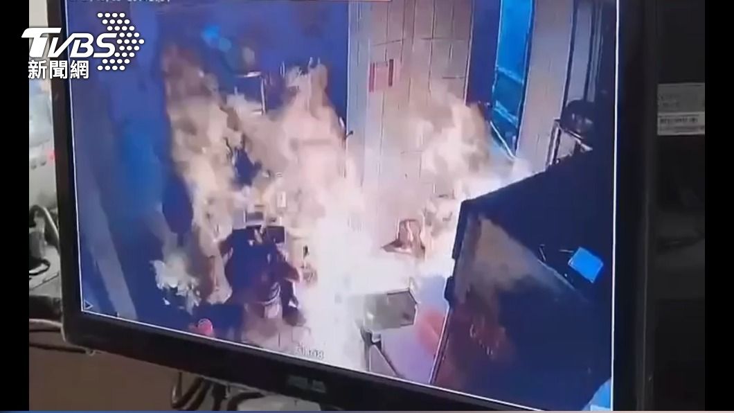 氣爆導致瓦斯工烈火著身 (圖/翻攝社會事影音)