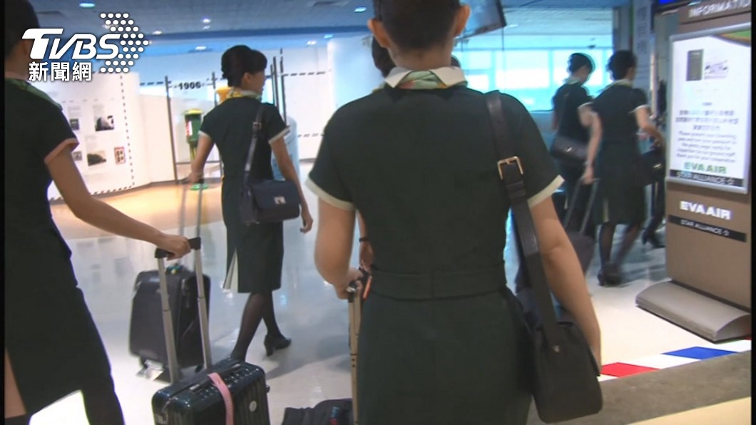 空姐限穿裙裝、懷孕遭減薪 長榮航空:沒性別歧視