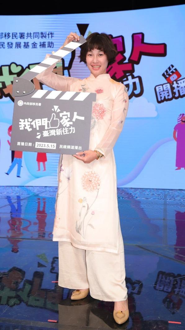 阮氏翠恆為了記者會特別訂作越南傳統服飾。（圖／民視提供）