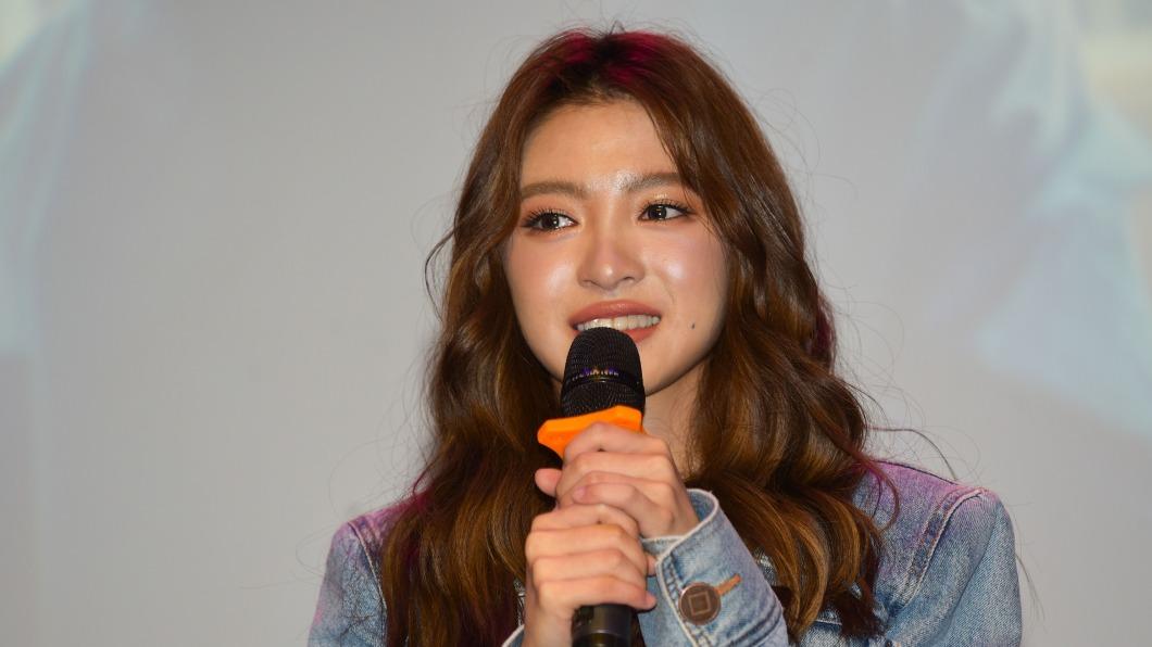 打敗歐陽娜娜!最美星二代露面美成這樣 當場哭了吐真言