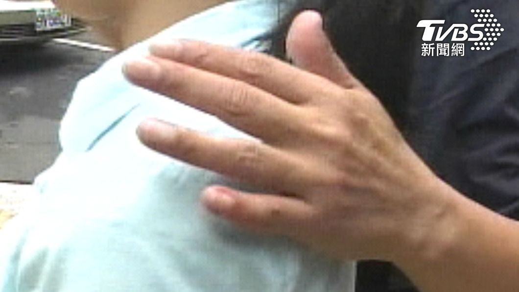 2人合照勾肩搭背。(示意圖,與事件無關/TVBS資料畫面)