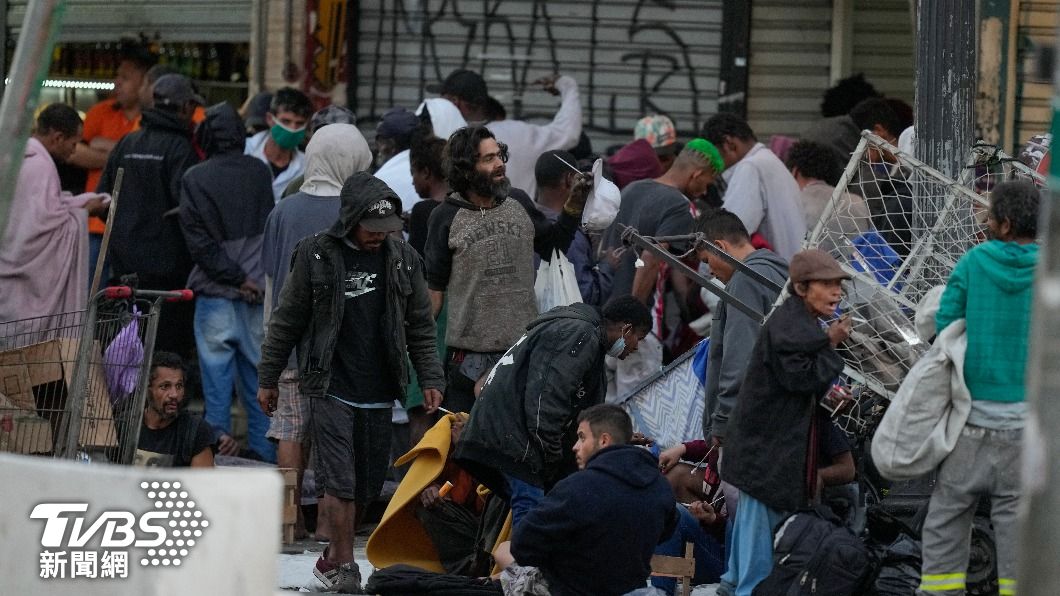 巴西克拉沃蘭迪亞(Cracolândia)街頭可見大批無家者聚集。(圖/達志影像美聯社)