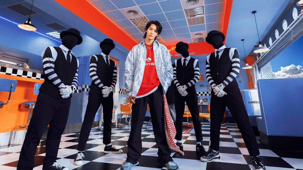 Ozone煥鈞找來超強舞團「IP LOCKERS」合作。（圖／索尼音樂提供）