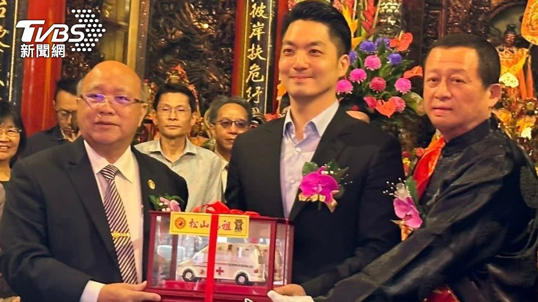 幫媽祖送生日禮物 松山慈祐宮贈北市消防救護車、訓練假人