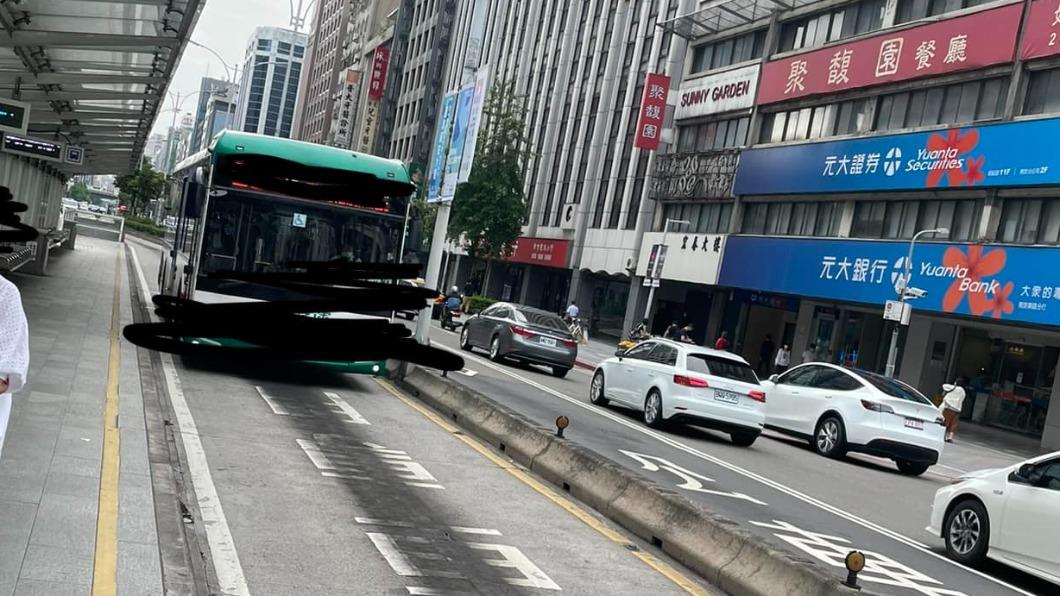 台北公車「停一排」怎搭?黃豪平嘆:常錯過 內行解惑了