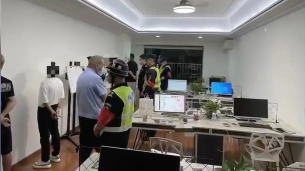 男子發現公司是在做詐騙,果斷報案。(圖/翻攝自《廣州日報》微博)
