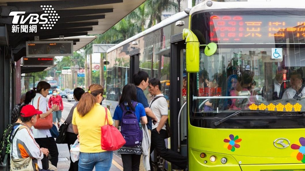 台北市搭公車人潮多。(示意圖,與事件無關/TVBS資料畫面)