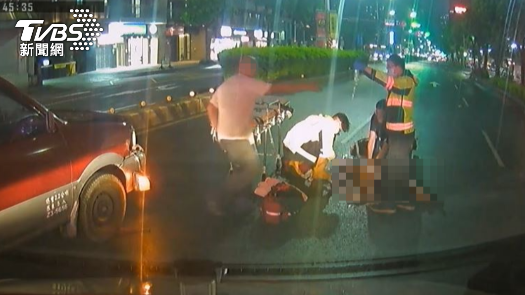 走斑馬線但闖紅燈 新北女散步返家遭廂型車正面撞死