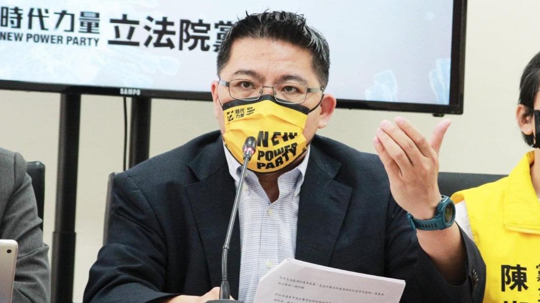 時代力量立委邱顯智,喊話台北市長蔣萬安、新北市長侯友宜開查。(圖/翻攝自邱顯智臉書)