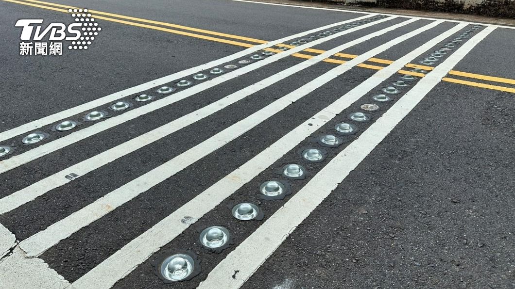 華山路變滑山路?60「貓眼」垂直路中 騎士憂成害命石