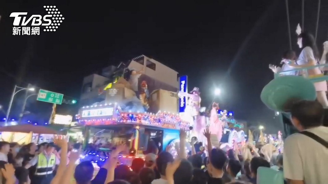 廟會遶境變調!又為了「垃圾收拾」 爆群體扭打推擠