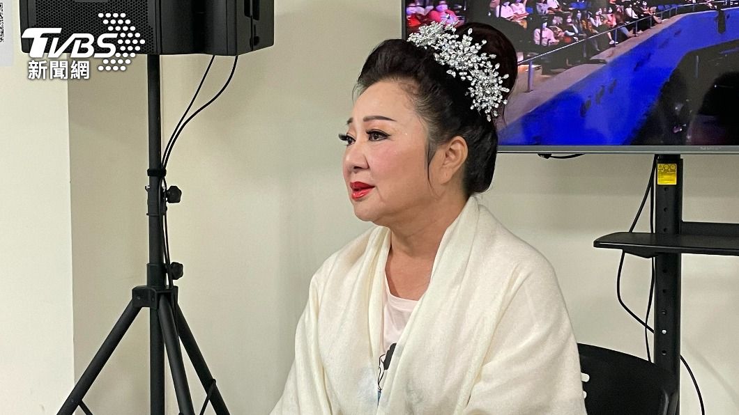 白冰冰開唱前接受媒體訪,她主動提及不過母親節一事,相當感傷。(圖/陳薈涵攝)